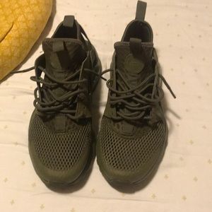 Men’s size 9 air huarache ultra